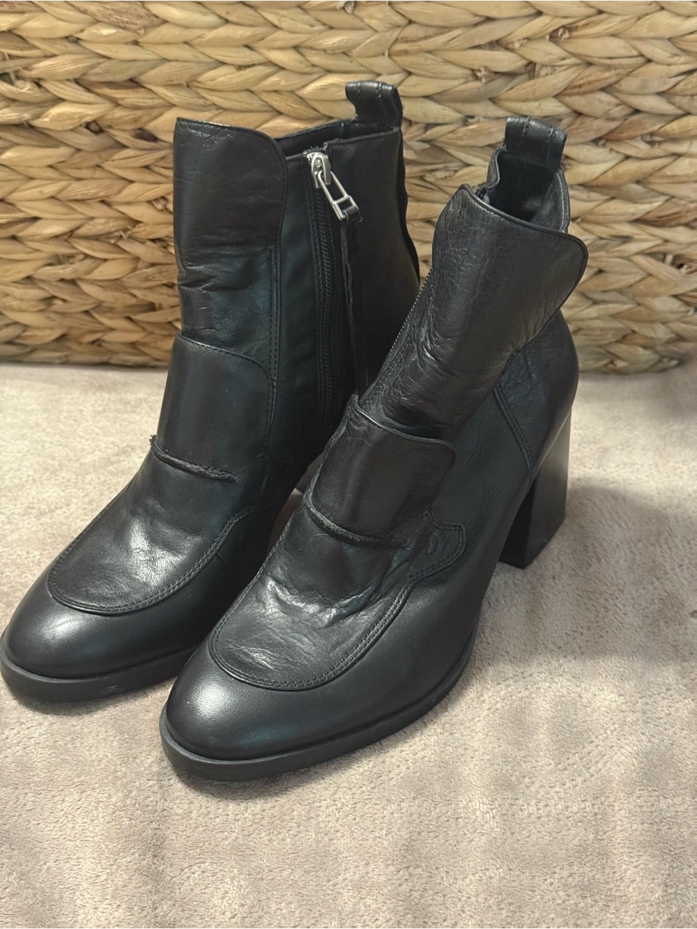 Black Leather Block Heel Ankle Boots - Brand Unspecified